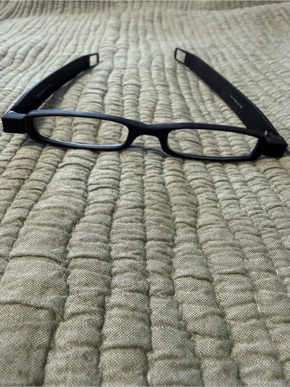 Sleek Black Smart Reading Glasses with Integrated Temples 2.50